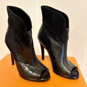 Alexandre Birman Suede and Croc Leather heels with zipper size 7